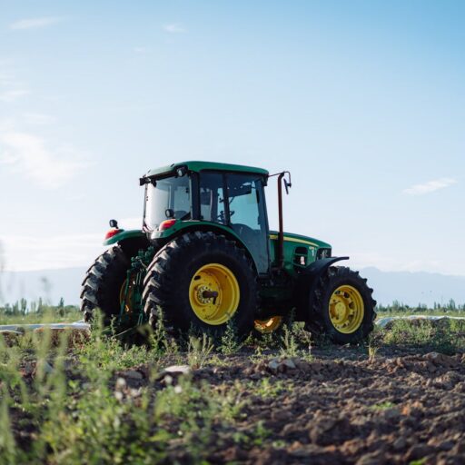 cropped tractor in mendoza field under clear blue sky 29465446.jpeg